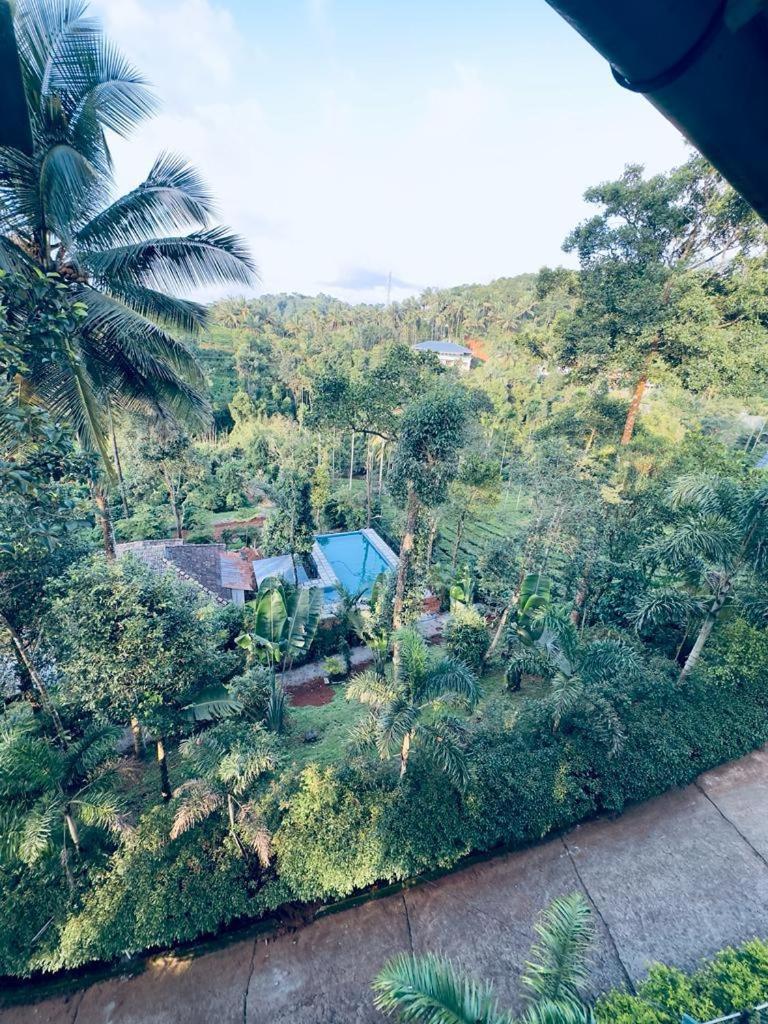 Letstay Vythiri Hill Palace Eksteriør billede